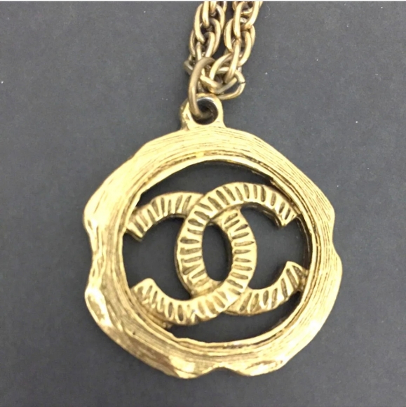 CHANEL CC LOGO GOLD TONE NECKLACE - Picture 7 of 12